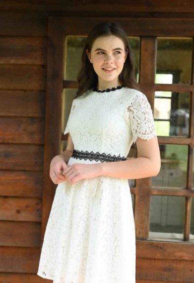 Sukienka koronkowa biała COCONUT